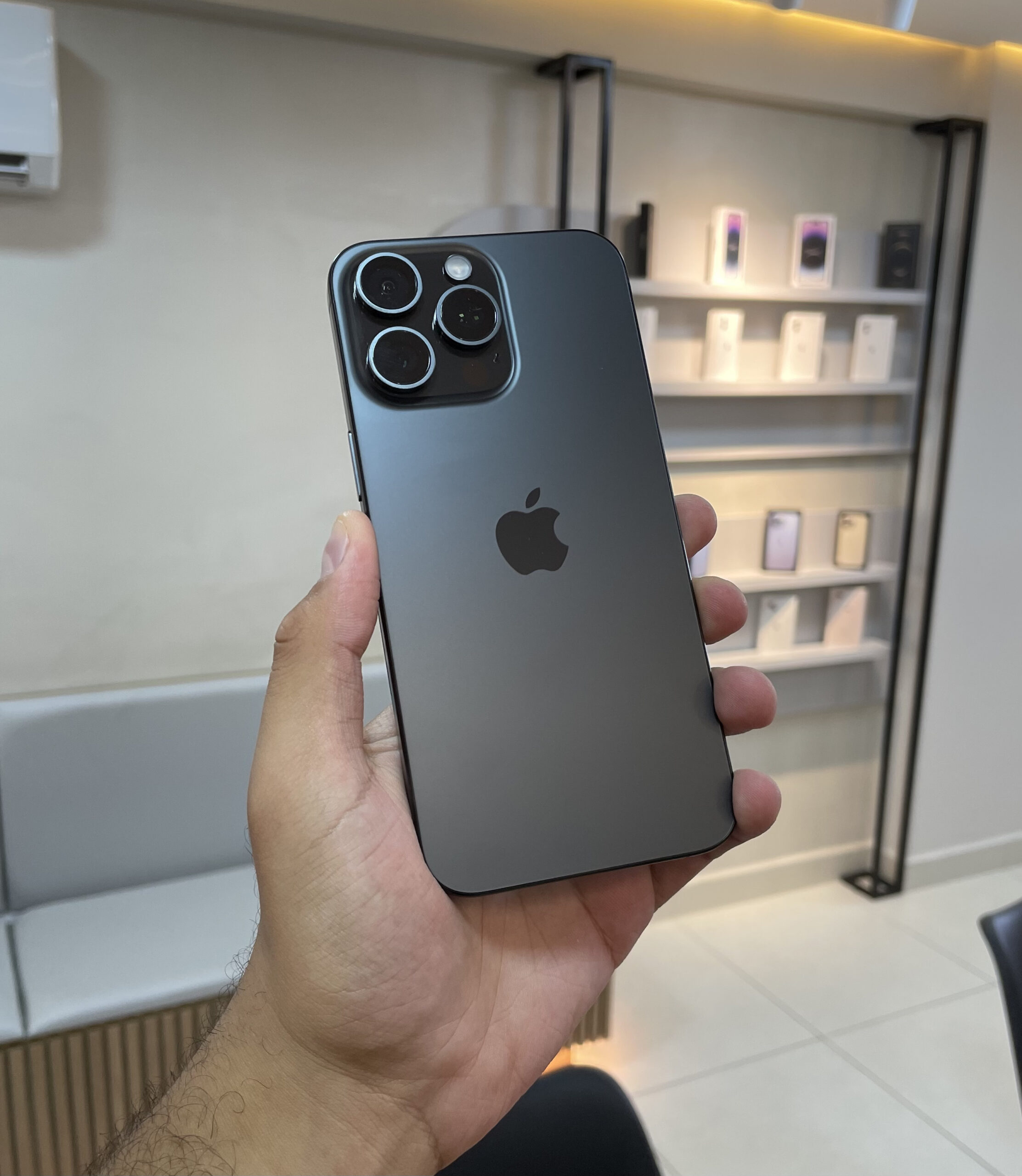 iPhone Mundo Phone 1